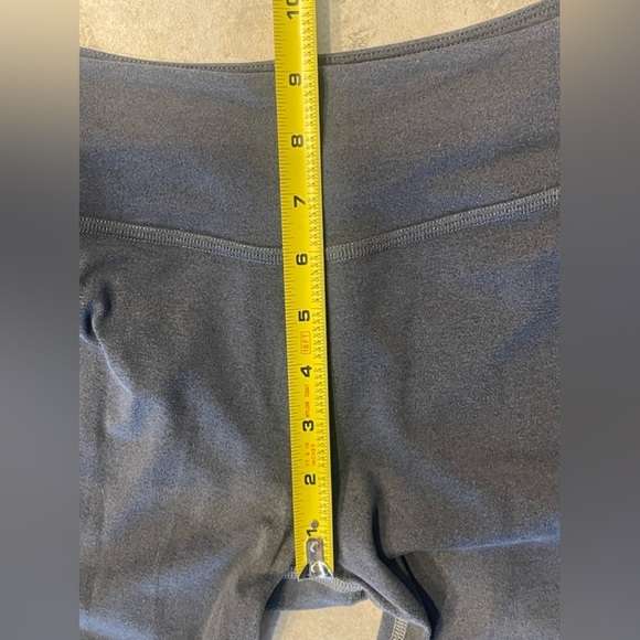 Beyond Yoga Leggings in shades of grey - size small - Picture 6 of 6